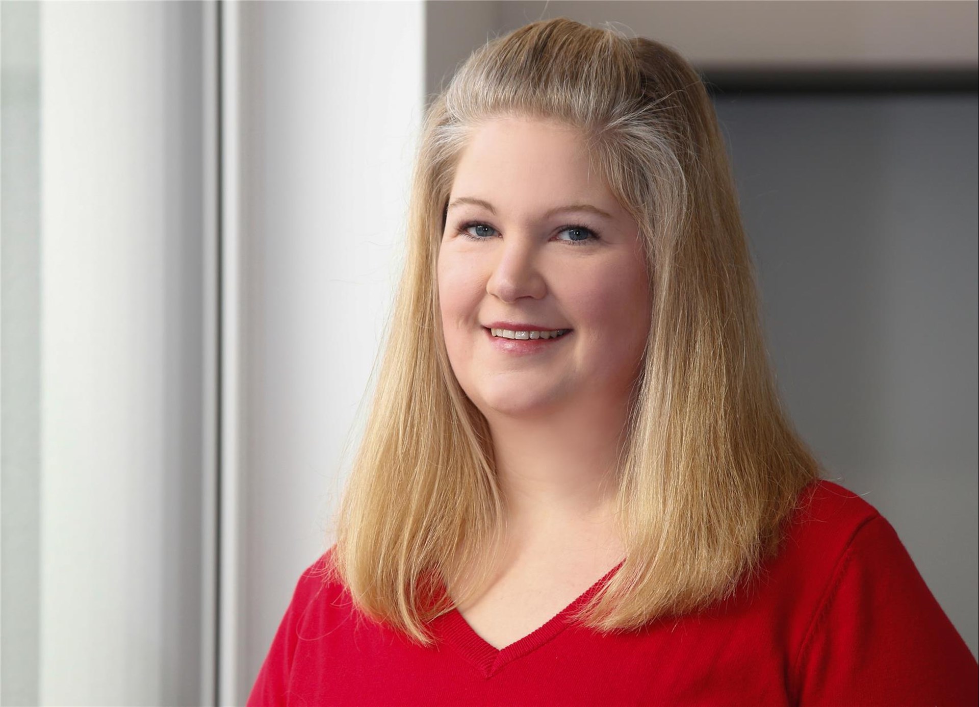 Profilbild einer Frau mit langem blonden Haar